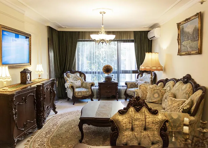 Luxury Antique Apartment *